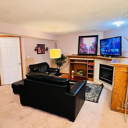 A Classic Homely Basement Suite! Chestermere Zewnętrze zdjęcie