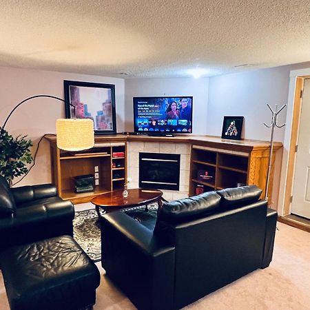 A Classic Homely Basement Suite! Chestermere Zewnętrze zdjęcie