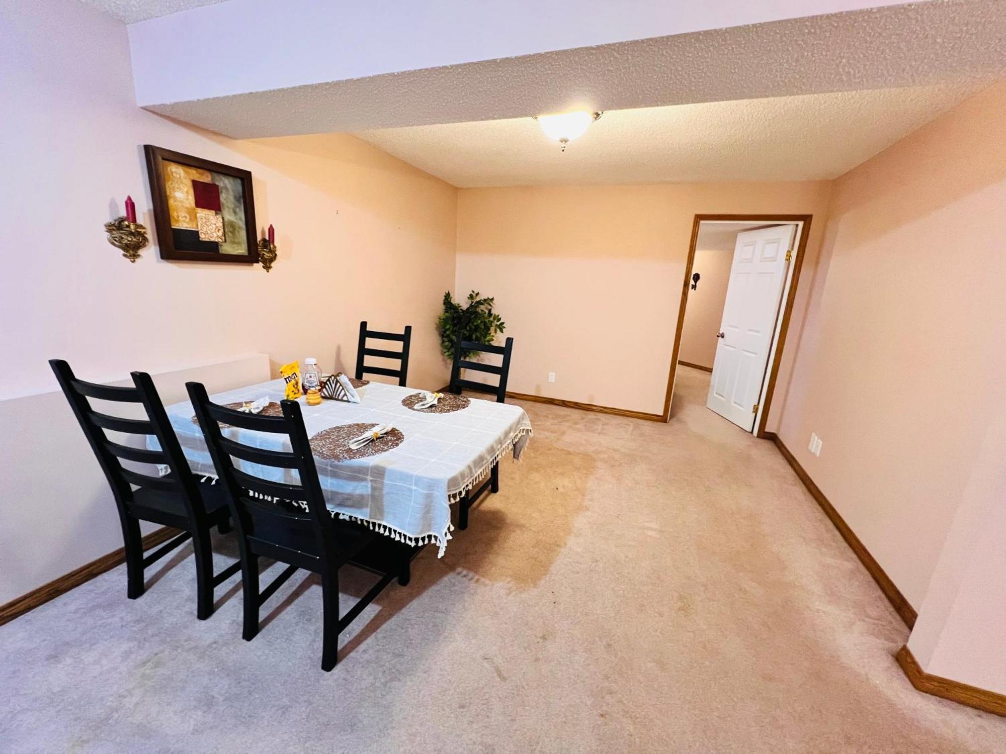 A Classic Homely Basement Suite! Chestermere Zewnętrze zdjęcie