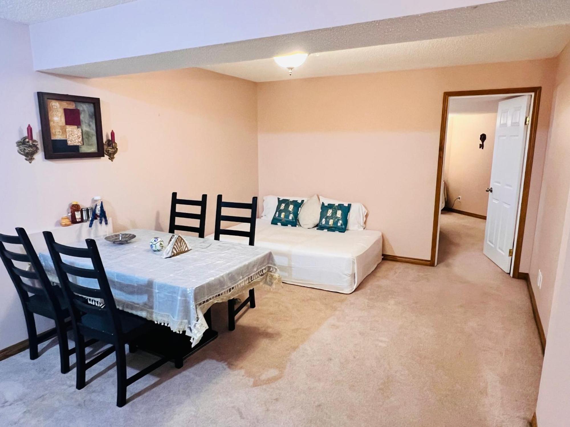 A Classic Homely Basement Suite! Chestermere Zewnętrze zdjęcie