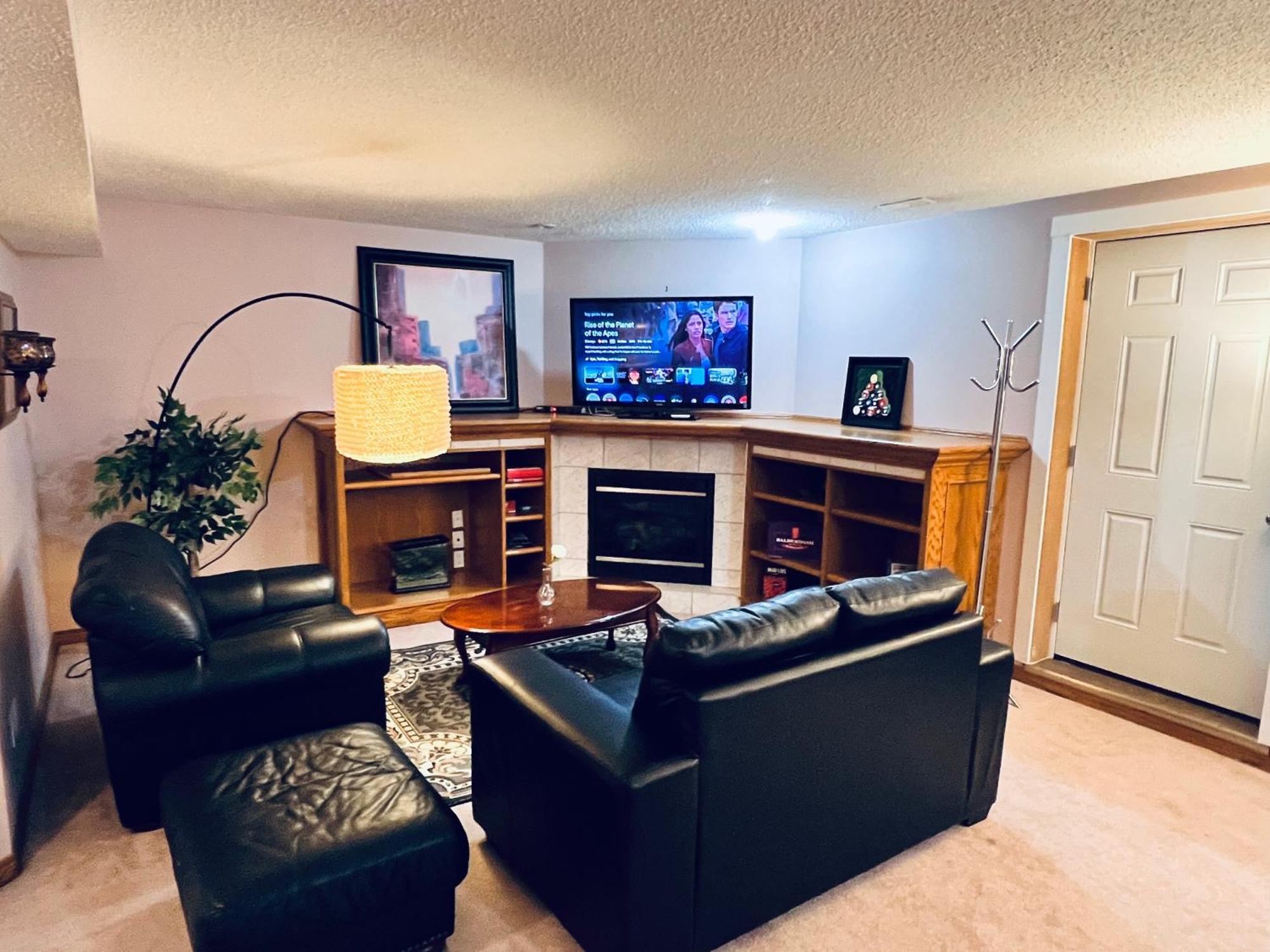 A Classic Homely Basement Suite! Chestermere Zewnętrze zdjęcie