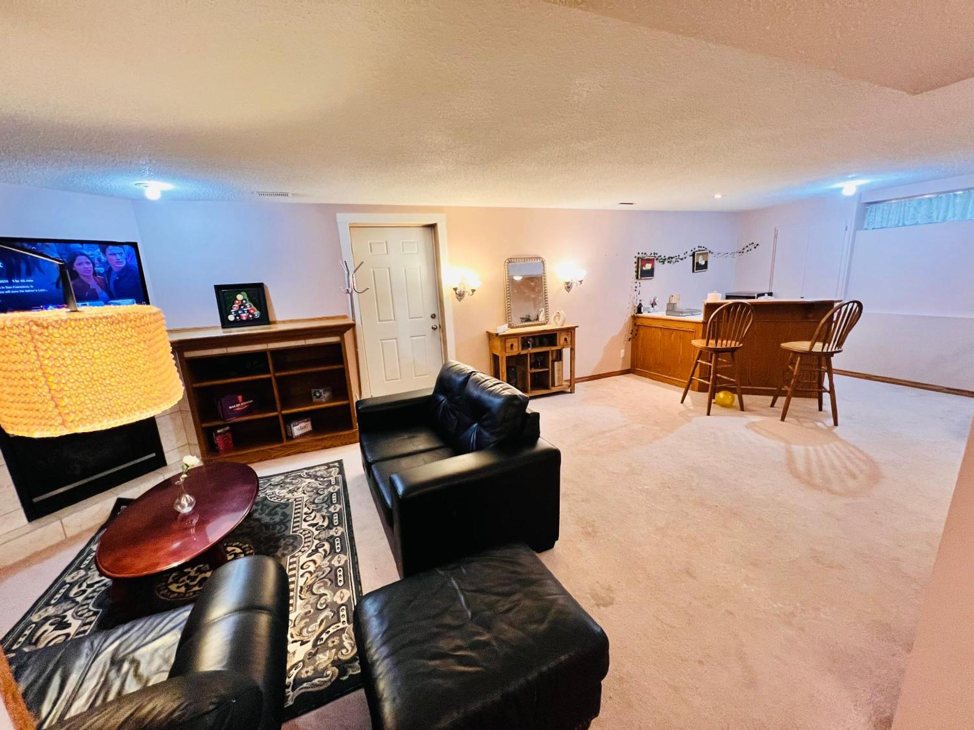 A Classic Homely Basement Suite! Chestermere Zewnętrze zdjęcie