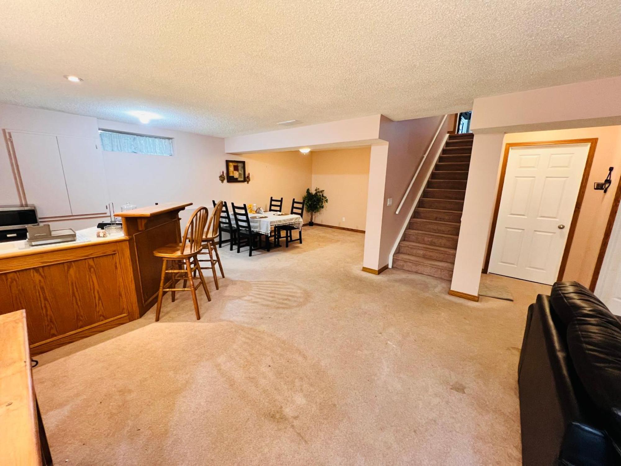A Classic Homely Basement Suite! Chestermere Zewnętrze zdjęcie